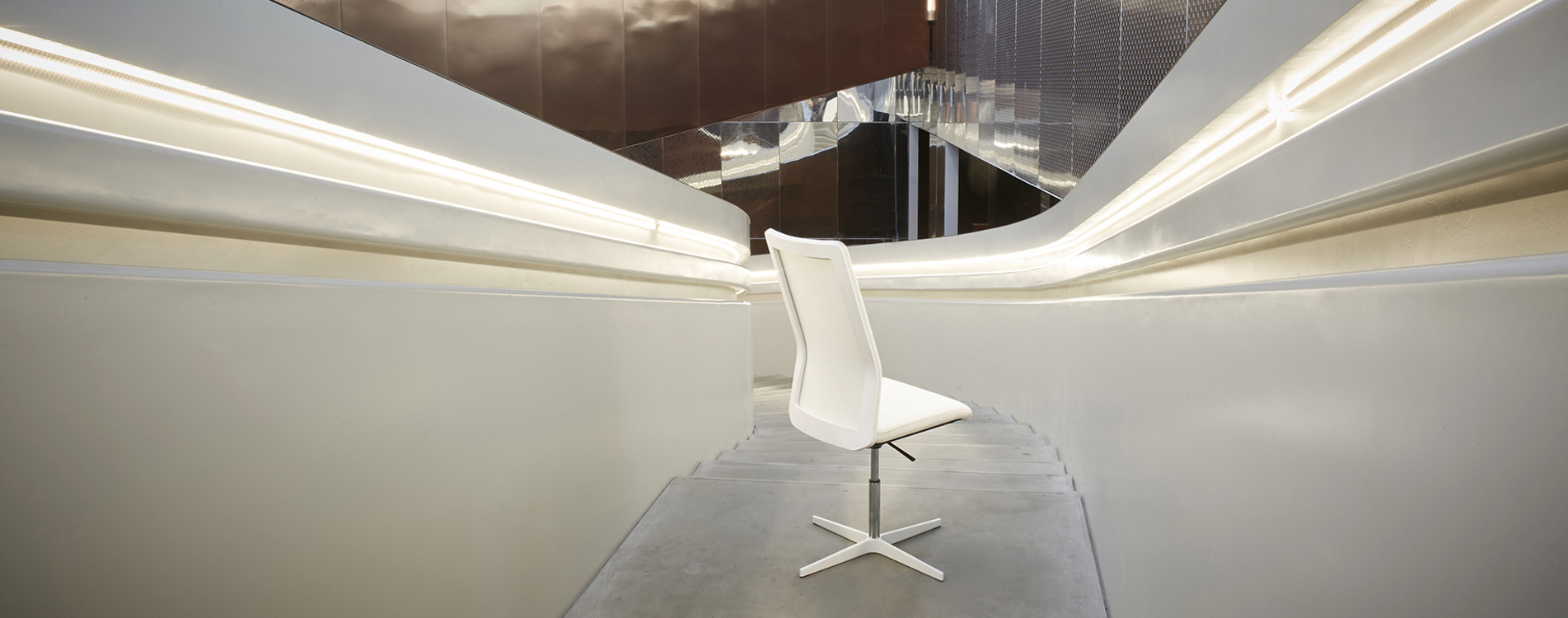 A single white MN1 conference chair on a white Xbase
