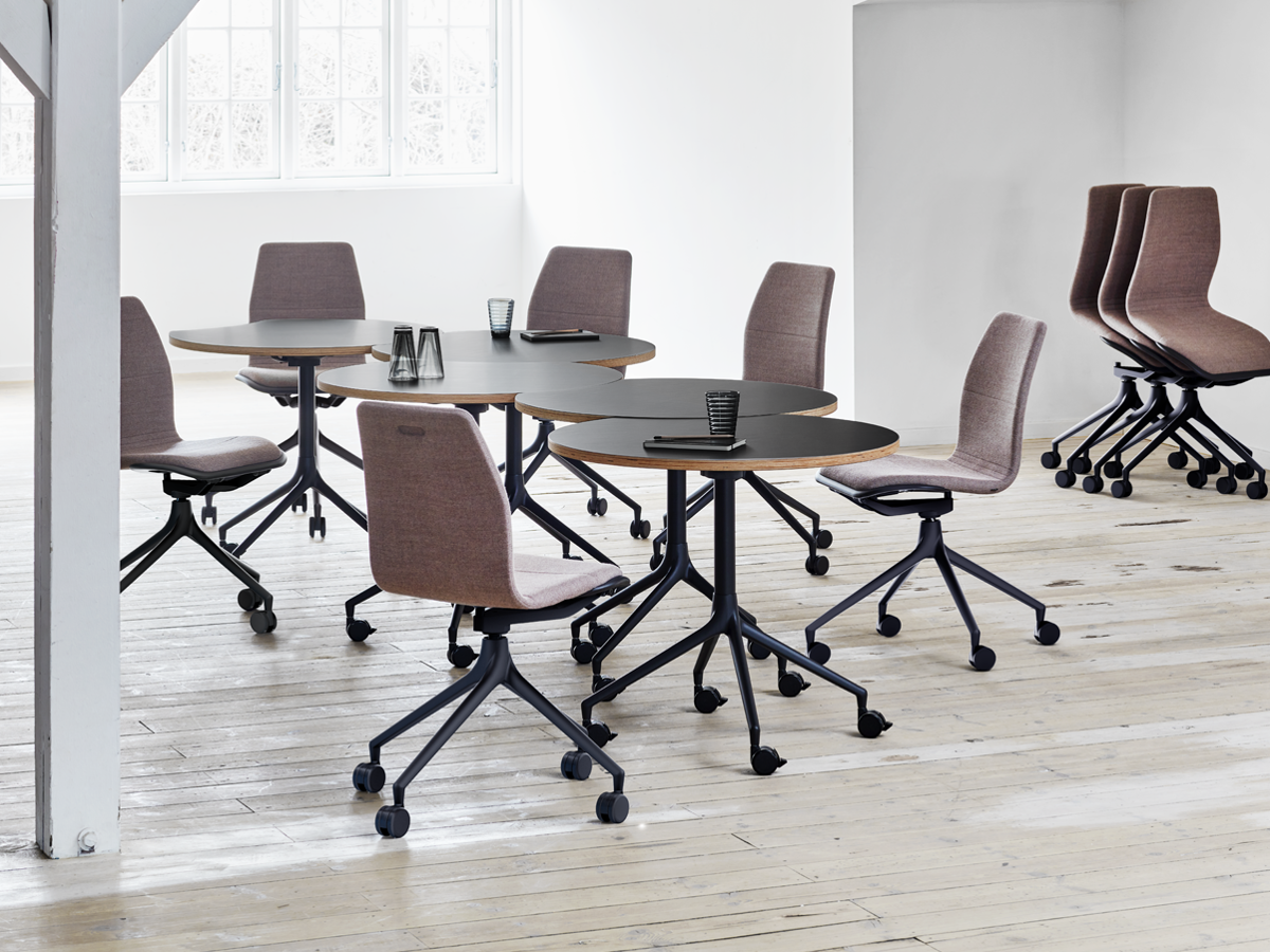 Functional chairs | HOWE Moving Design