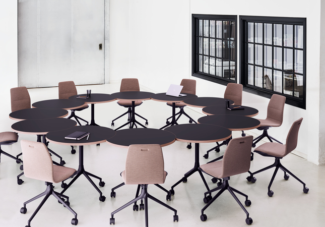 AS400 flip-top table | HOWE Moving Design AS400 flip-top table | HOWE Moving Design