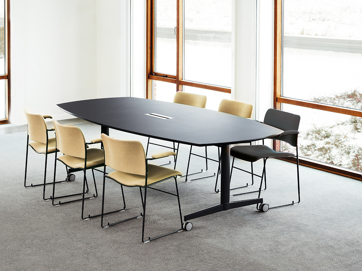 Functional tables | HOWE Moving Design