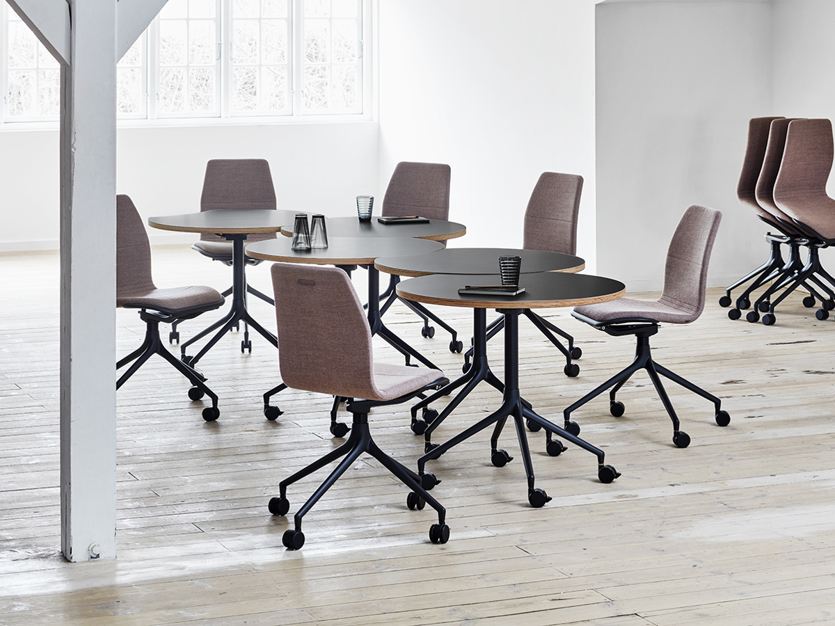 An installation image with AS100 chairs and AS400 tables