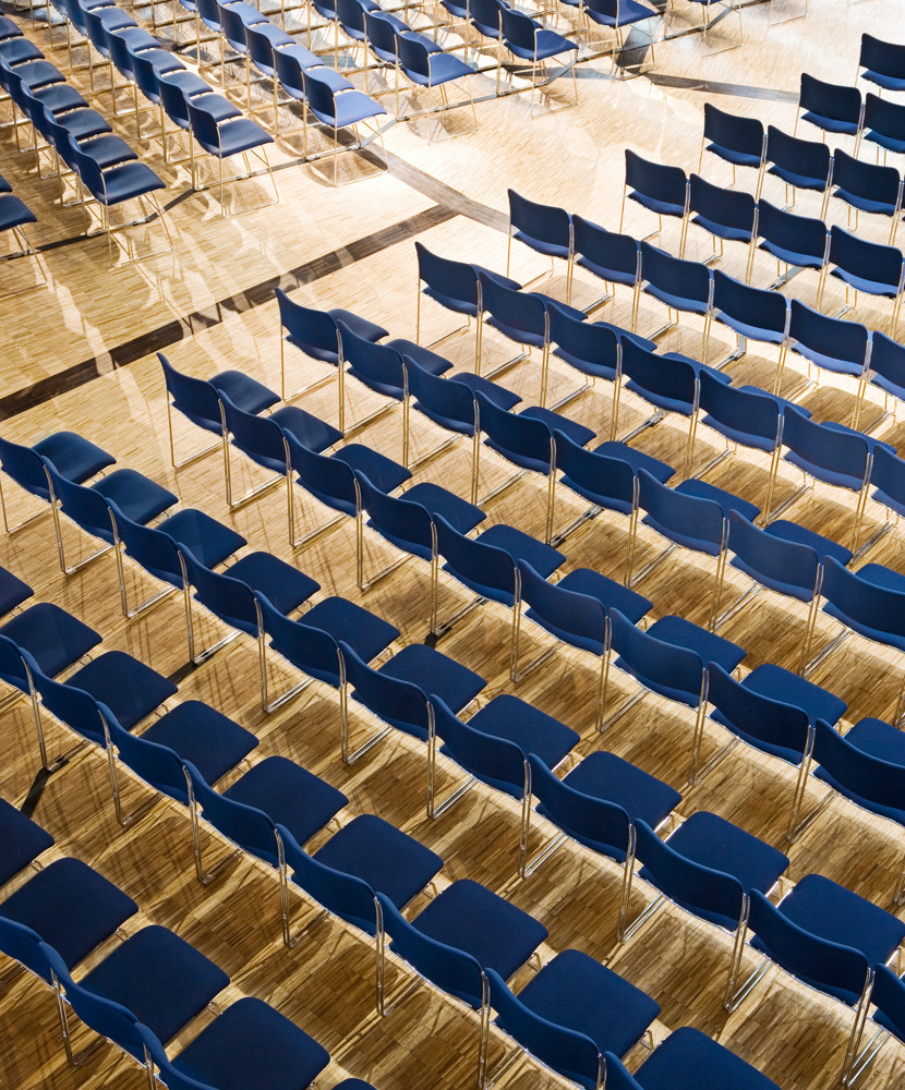 A reference image of 40/4 chairs at ESSEC Business School