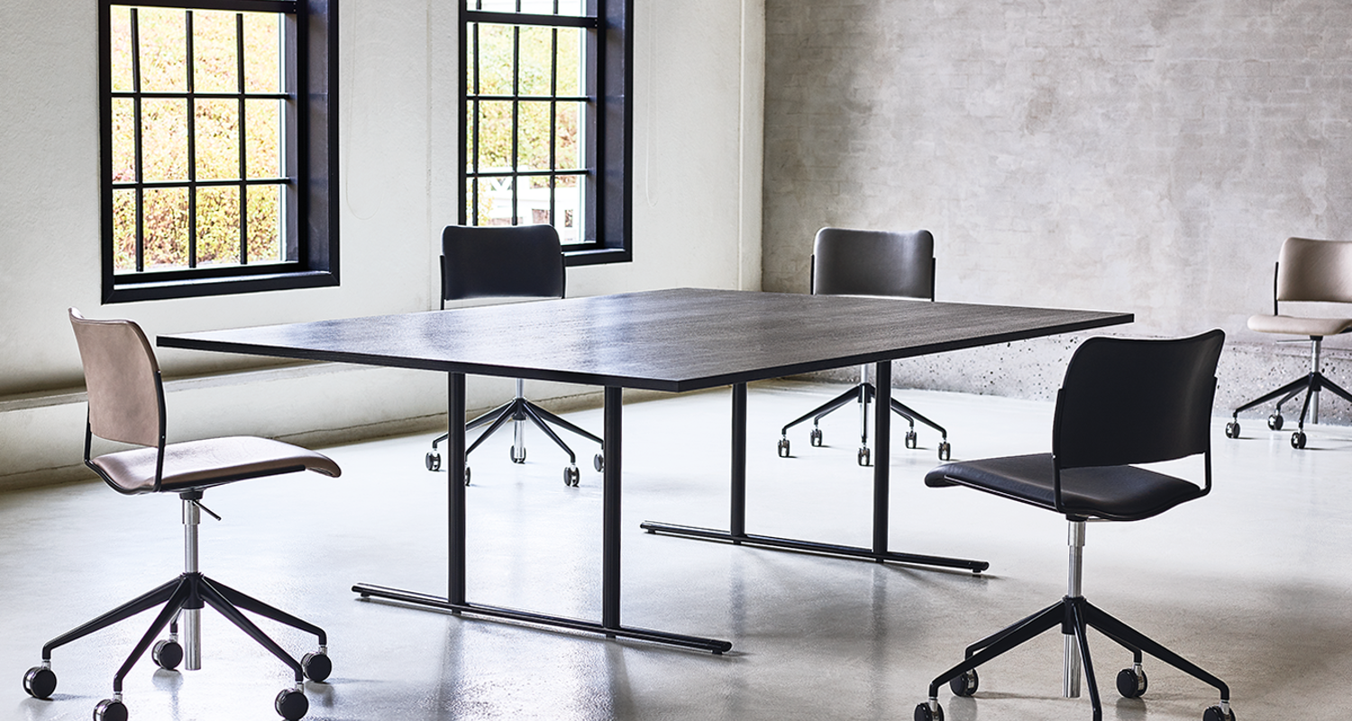 An installation image with a big Tempest table and five 40/4 swivel chairs 