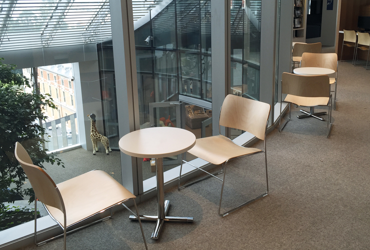 Tempest café/bar table | HOWE Moving Design